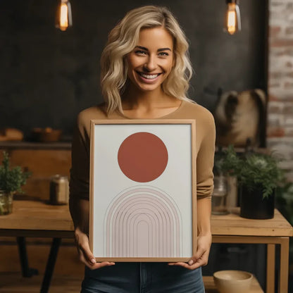 Minimalistisches Poster mit braun-rotem Element und beige Hintergrund