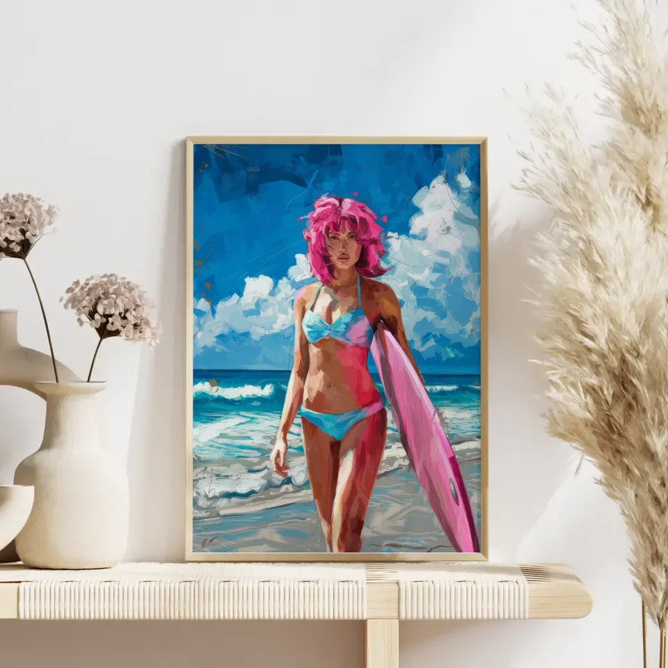 Poster einer Frau mit rosa Haaren am Strand im Bikini und Surfbrett