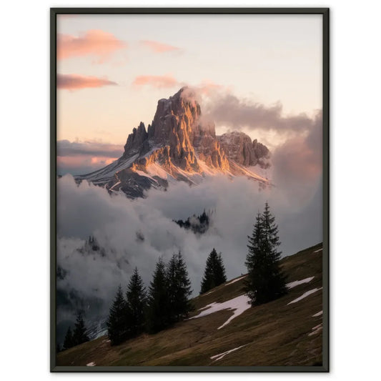 Poster einer Berglandschaft mit schneebedeckten Gipfeln für Naturliebhaber 1