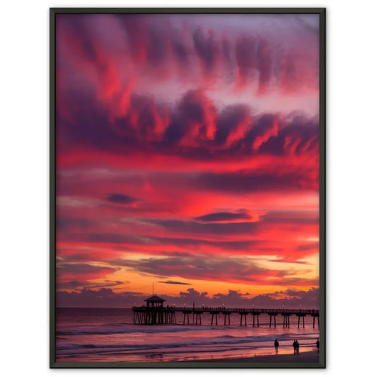 Imposantes Wasserfall-Poster umgeben von grünem Laub für Naturfreunde 1