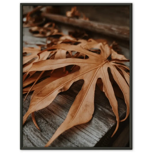 Elegantes Poster von Figuren in Umarmung für stilvolle Wandgestaltung 1