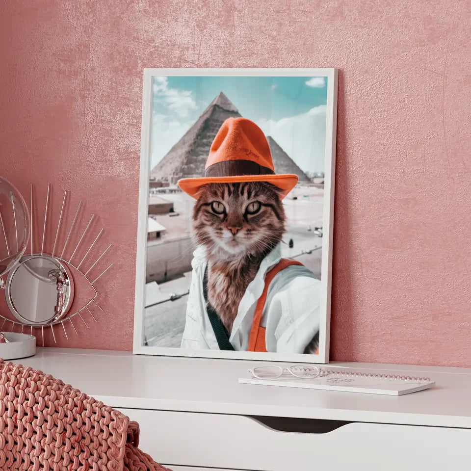 Süße Katze macht Selfie vor Cheops-Pyramide Poster für Katzenliebhaber