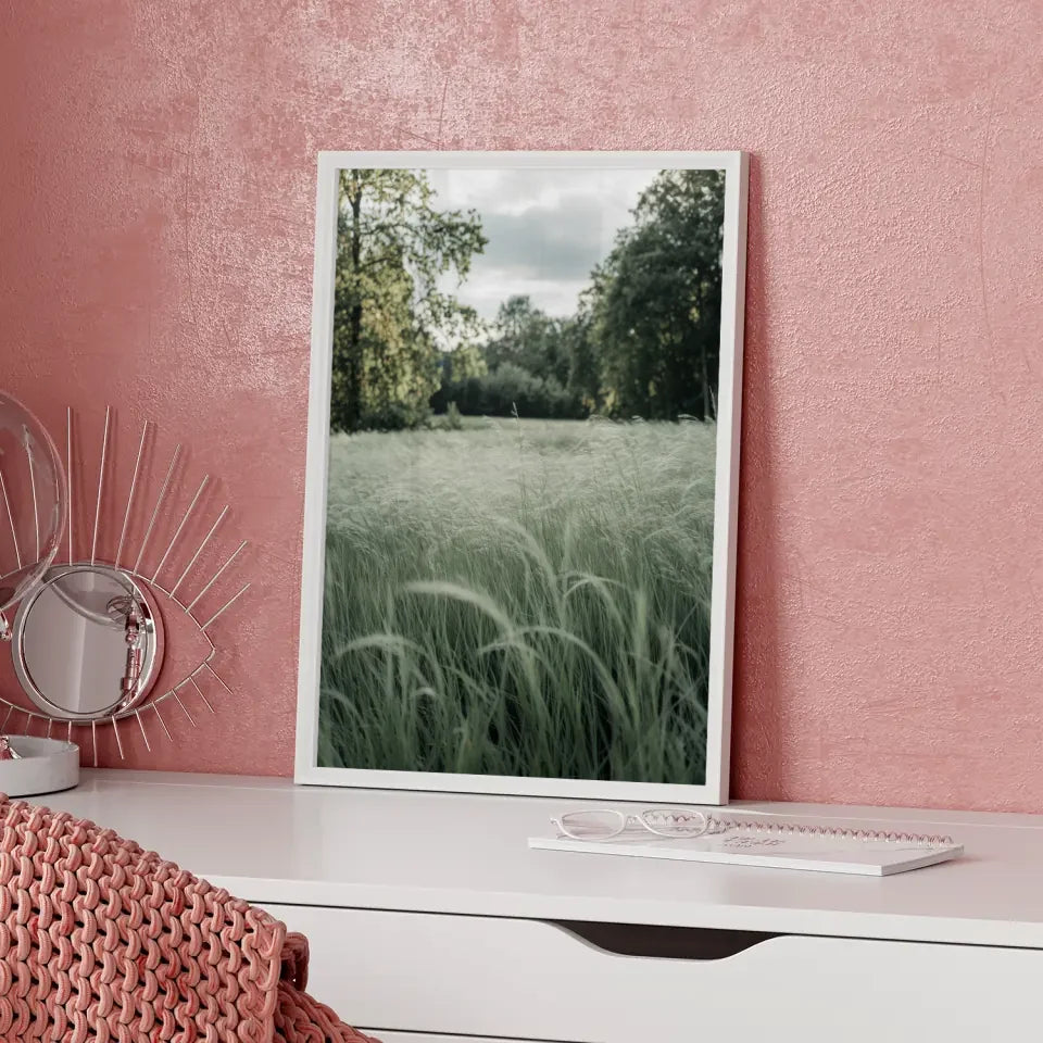 Sanfte Farben im Wald Nebeliger Sonnenaufgang Poster 5