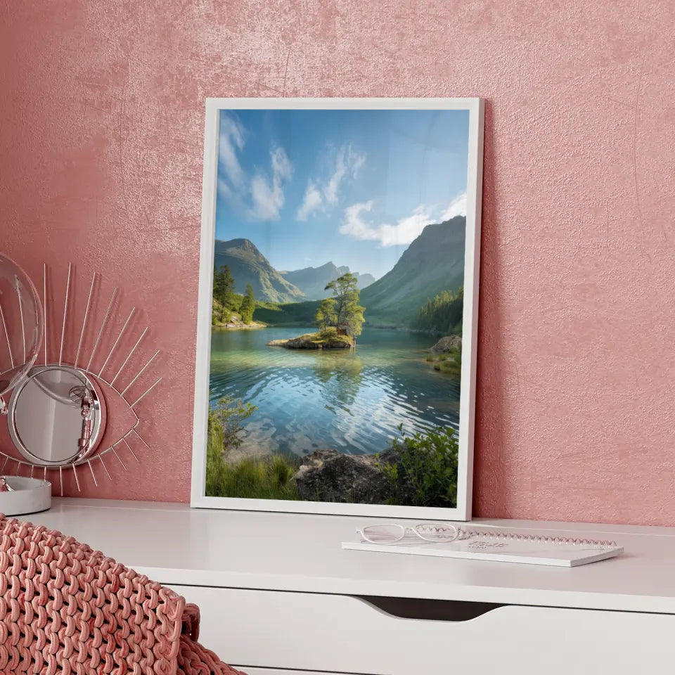 Poster einer magischen Landschaft mit kristallklarem See und Bergen