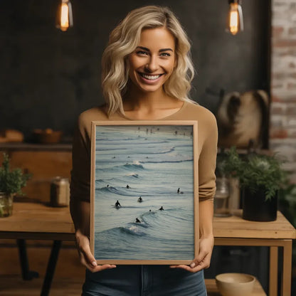 Poster mit Surfern in ruhiger Strandszene für entspannte Atmosphäre