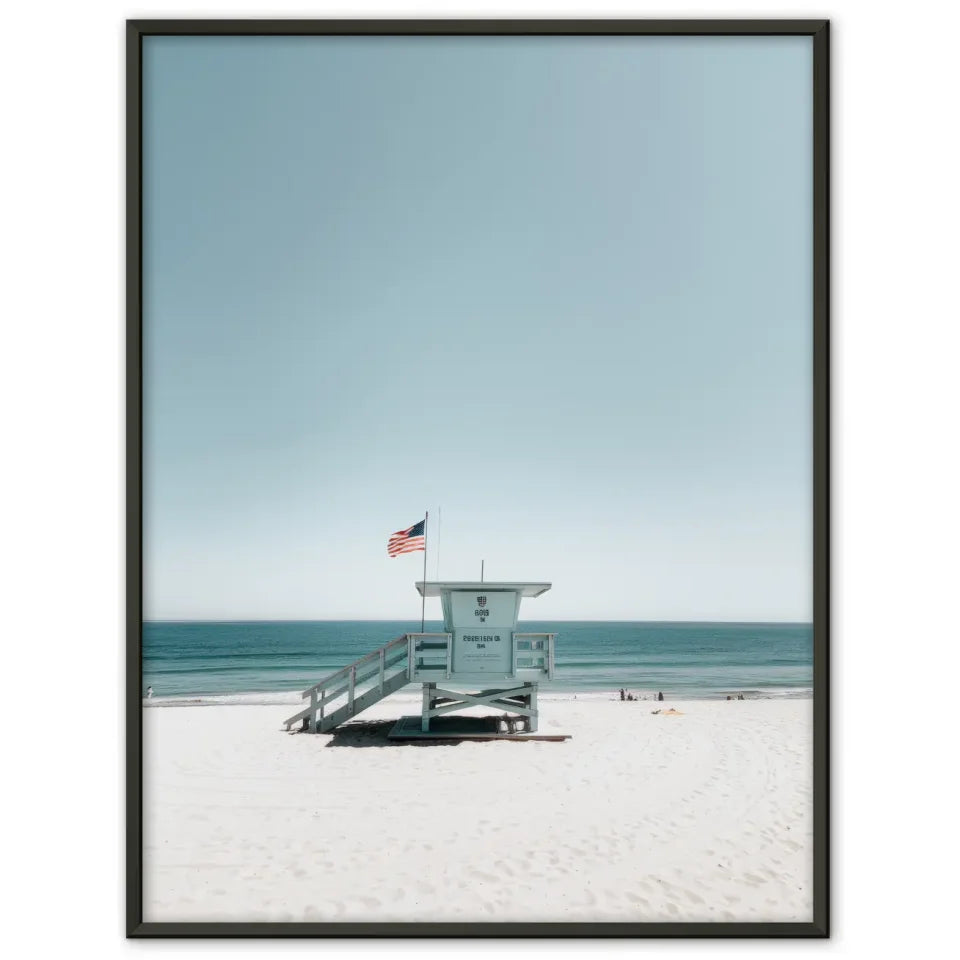 Ruhe am Strand Poster mit Rettungsturm und blauem Himmel kaufen