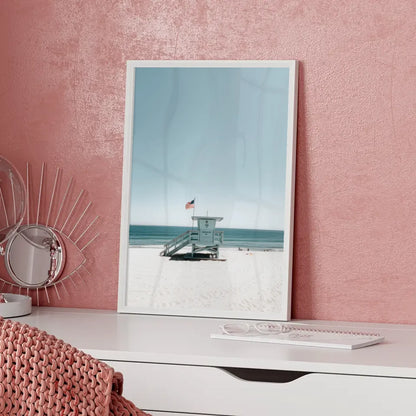 Ruhe am Strand Poster mit Rettungsturm und blauem Himmel kaufen