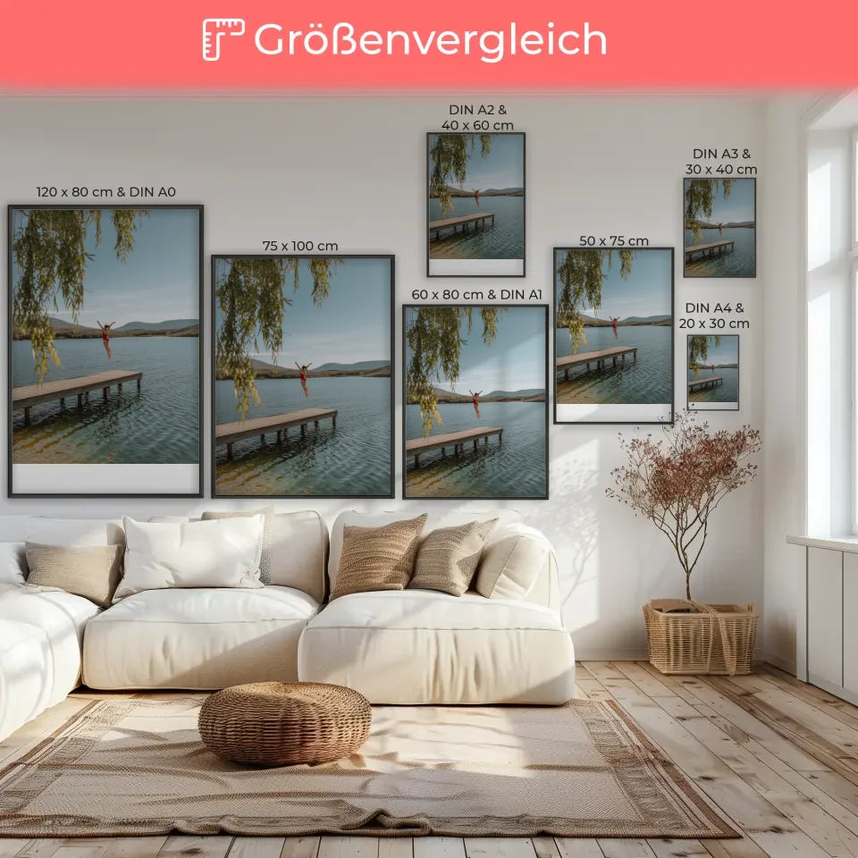 Poster von ruhigem Seeufer mit Holzsteg und blauem Himmel springen