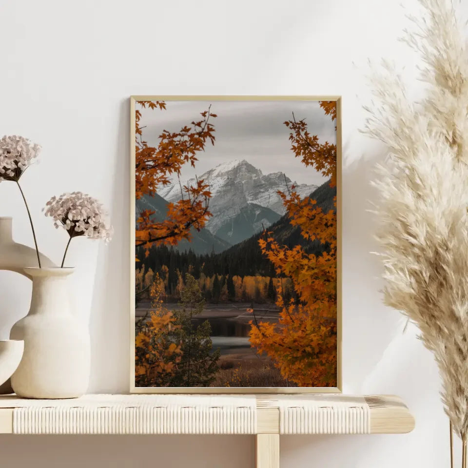 Herbstliche Landschaft Poster mit Bäumen See und Bergen für dein Zuhause