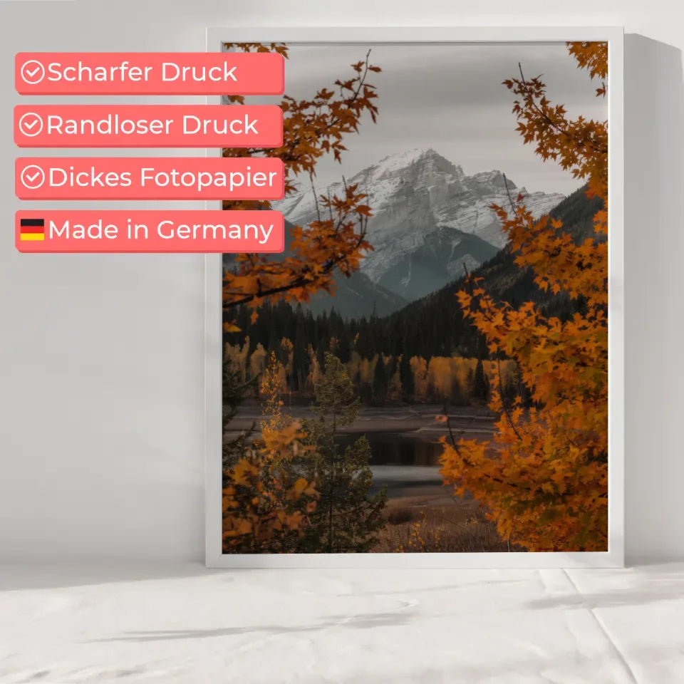 Herbstliche Landschaft Poster mit Bäumen See und Bergen für dein Zuhause