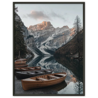 Ruhige Landschaft Poster mit See und schneebedeckten Bergen dekorieren