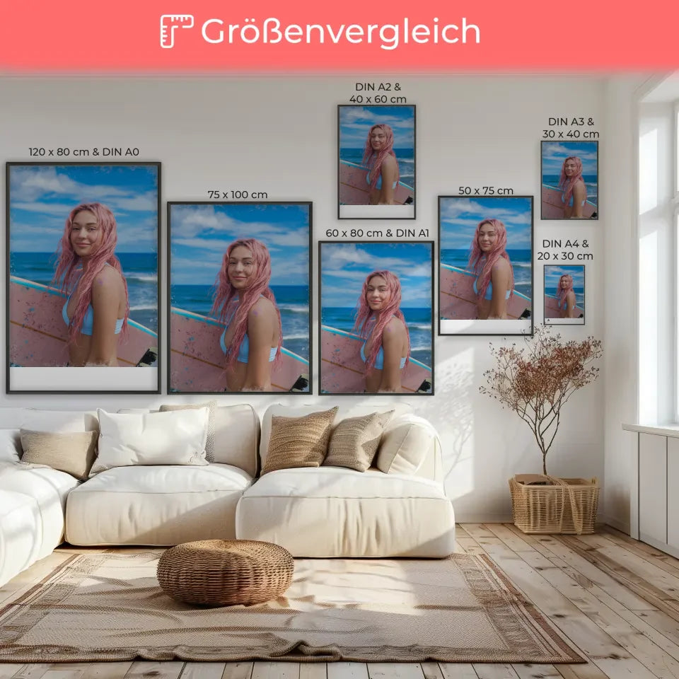 Poster einer sonnigen Frau mit rosa Haaren und Surfbrett im Meer