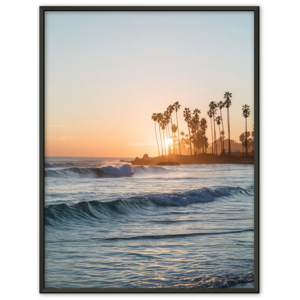 Poster Sonnenuntergang am Strand von Kalifornien mit Palmen und Wellen