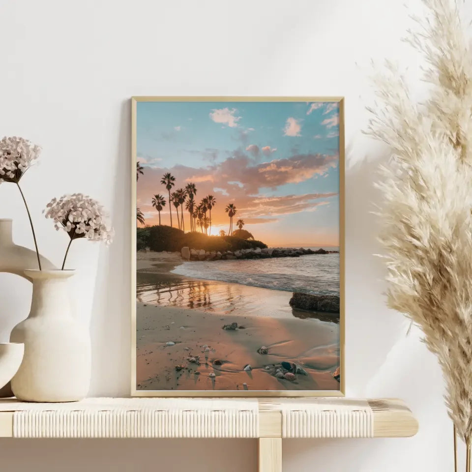 Poster Sonnenuntergang am Strand in Kalifornien mit Palmen und Muscheln