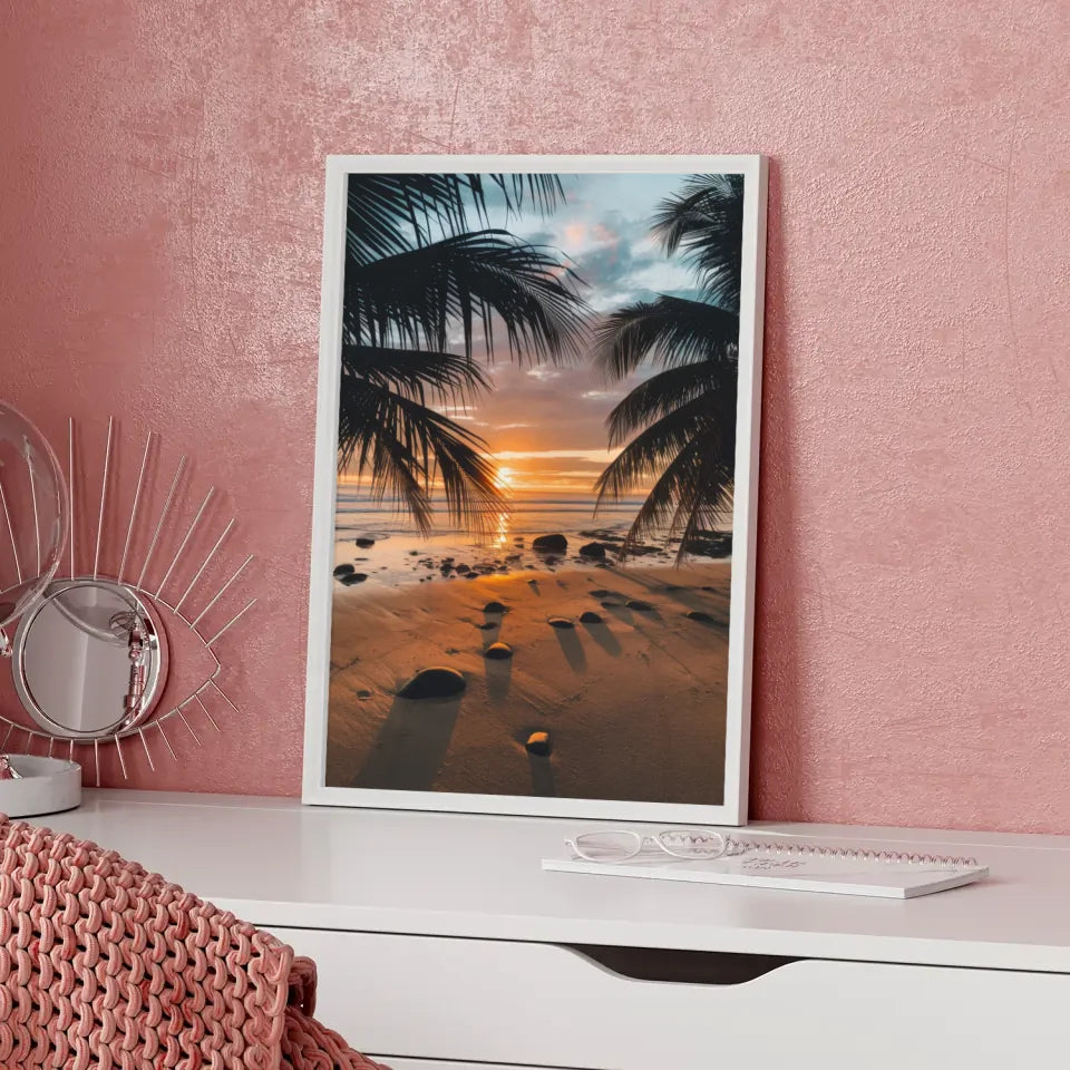 Poster Kalifornien Strand Sonnenuntergang mit Palmen und Wasserblick