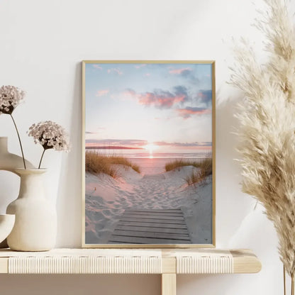 Poster mit ruhiger Strandszene bei Sonnenuntergang für gemütliches Wohnen