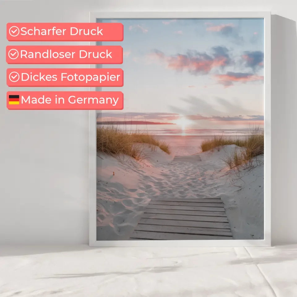 Poster mit ruhiger Strandszene bei Sonnenuntergang für gemütliches Wohnen