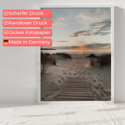 Poster mit ruhiger Strandszene bei Sonnenuntergang für gemütliches Wohnen