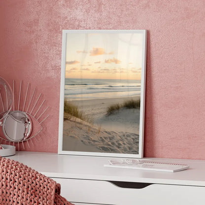 Idyllisches Strandszenen-Poster mit Muschel und sanften Farben 5