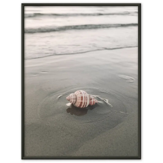 Poster mit Surfbrett und entspannender Stranddämmerung 1