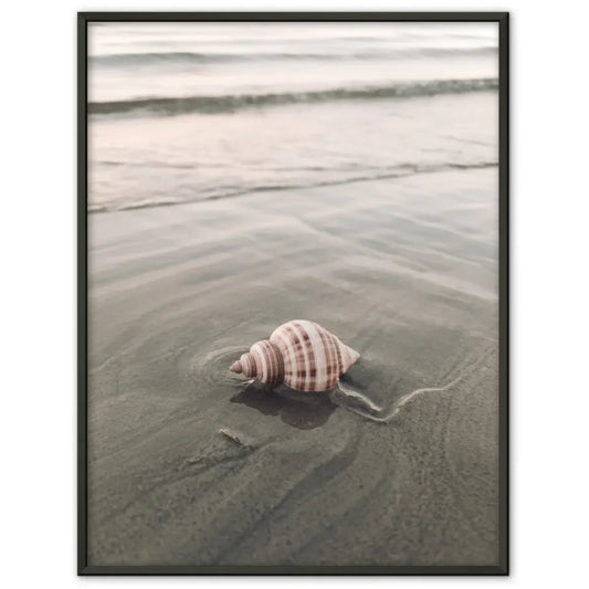 Poster mit Surfbrett und entspannender Stranddämmerung 1