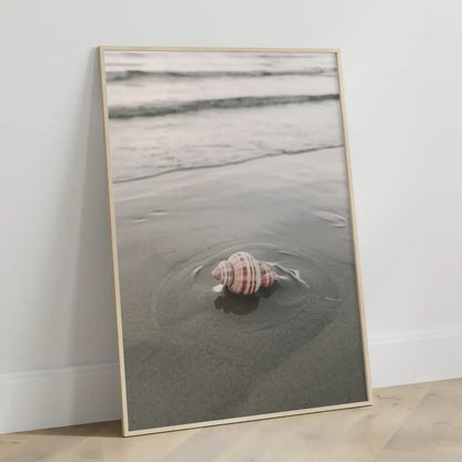 Poster mit Surfbrett und entspannender Stranddämmerung 3