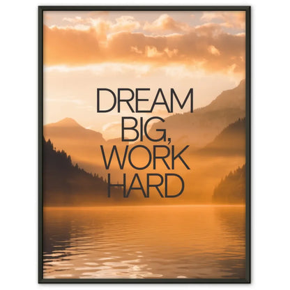 Poster Sonnenaufgang über Bergen mit Zitat Dream big work hard