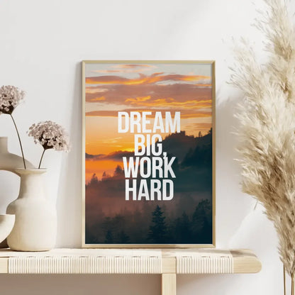 Sonnenaufgang Poster mit Zitat Dream big work hard für Optimismus