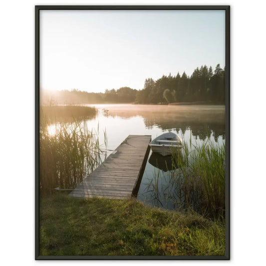 Ruhe am See Poster mit Steg und Boot in goldenen Farben