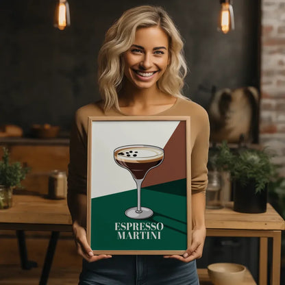 Stylischer Espresso Martini Poster grün und braun kunstvoll illustriert