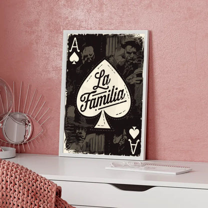 Vintage Chicano Poster La Familia mit distressed Design und Gangsterelementen