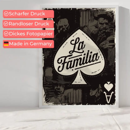 Vintage Chicano Poster La Familia mit distressed Design und Gangsterelementen