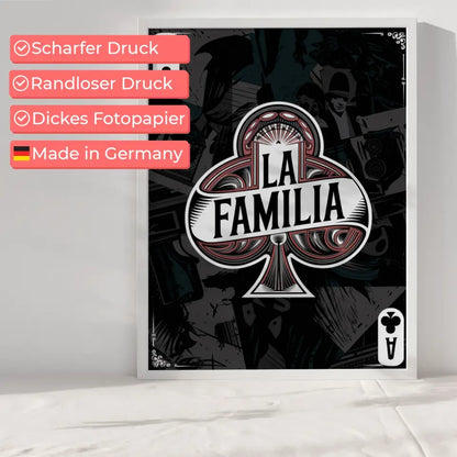 Vintage Chicano Poster La Familia mit distressed Design und Gangsterelementen