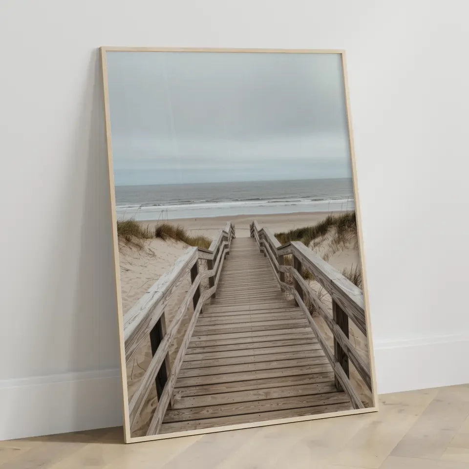 Poster Holzsteg am Strand mit Dünen und Ozeanmotiv für deine Wanddeko