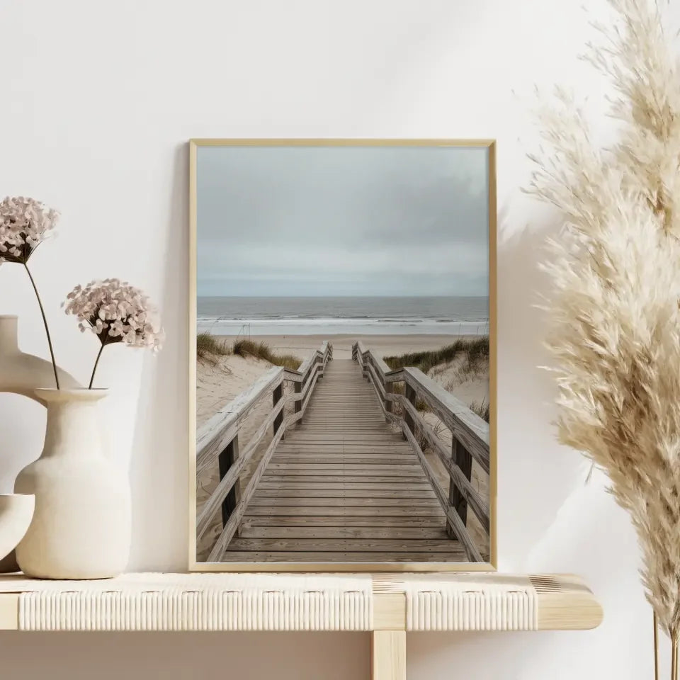 Poster Holzsteg am Strand mit Dünen und Ozeanmotiv für deine Wanddeko