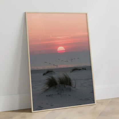 Poster ruhige Achtsamkeitsszene am Sandstrand bei Sonnenuntergang