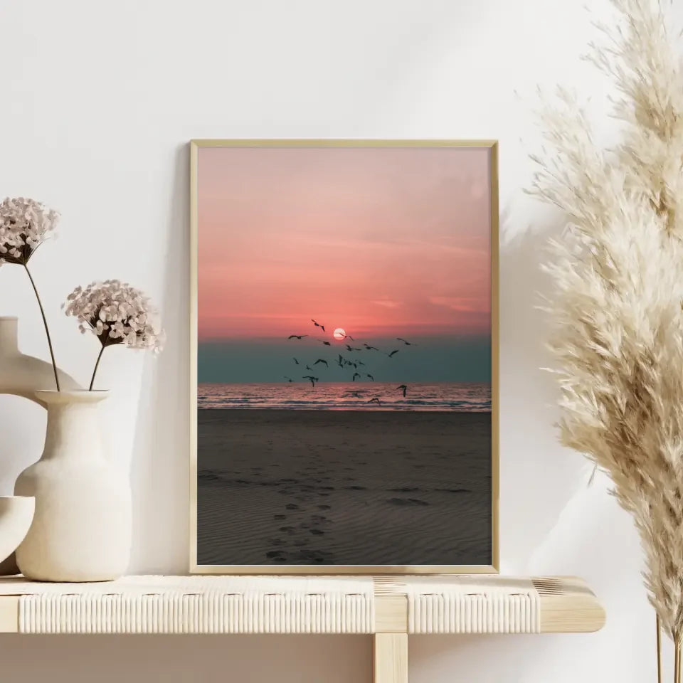 Poster ruhige Achtsamkeitsszene am Sandstrand bei Sonnenuntergang