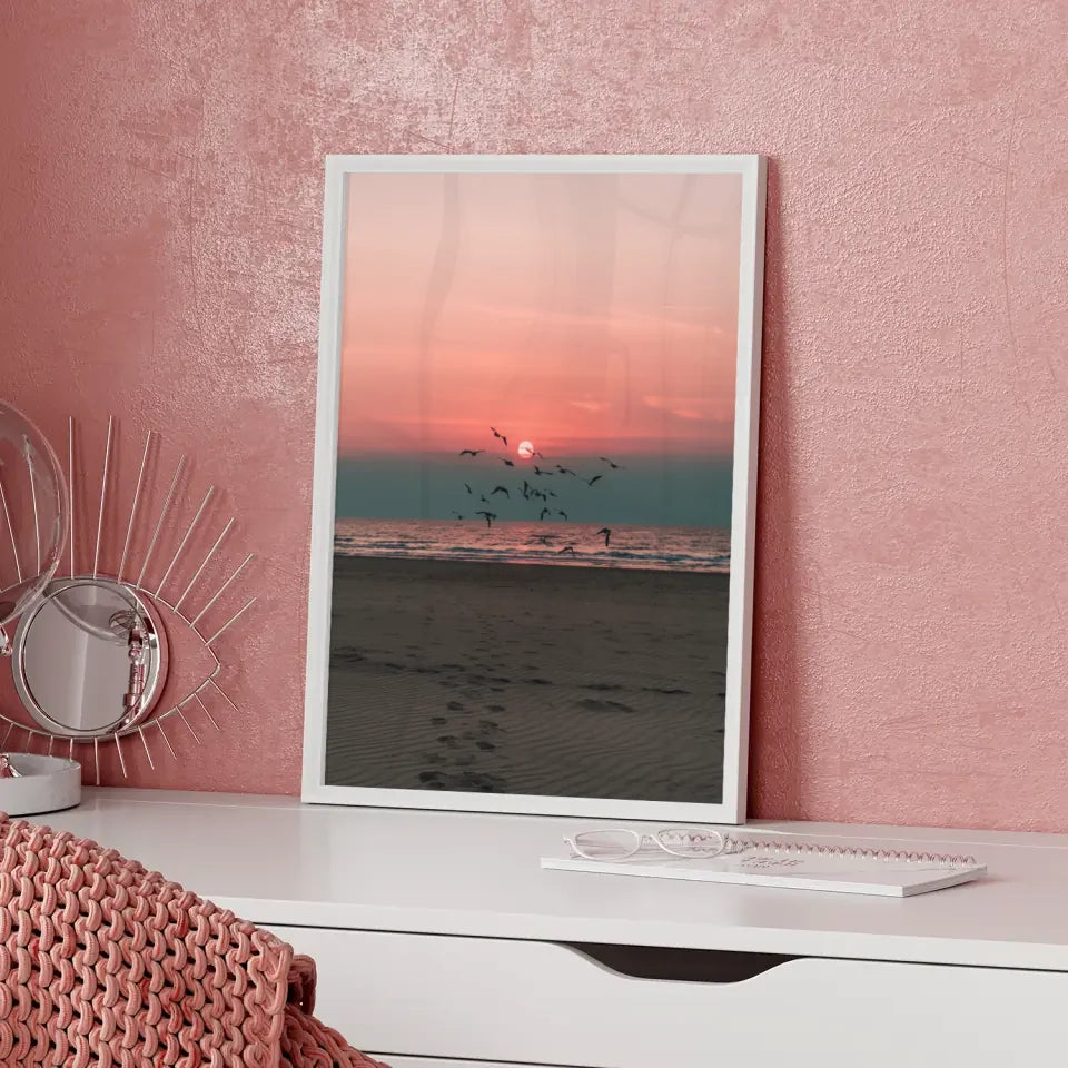 Poster ruhige Achtsamkeitsszene am Sandstrand bei Sonnenuntergang