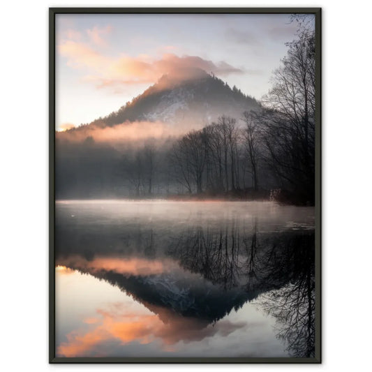 Poster von ruhiger Naturlandschaft mit Sonnenaufgang über dem See