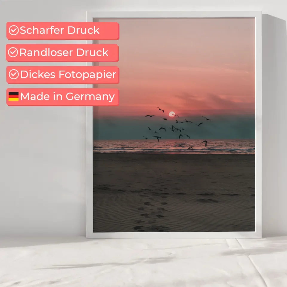 Poster ruhige Achtsamkeitsszene am Sandstrand bei Sonnenuntergang