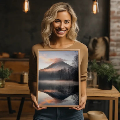 Poster von ruhiger Naturlandschaft mit Sonnenaufgang über dem See