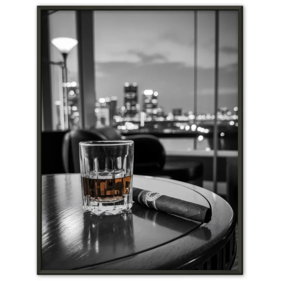 Eleganter Poster Whiskyglas mit Zigarre in Schwarz-Weiß 1