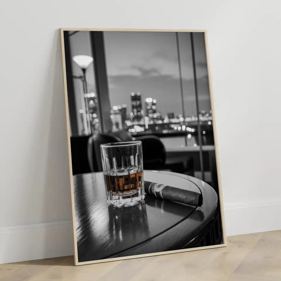 Eleganter Poster Whiskyglas mit Zigarre in Schwarz-Weiß 3
