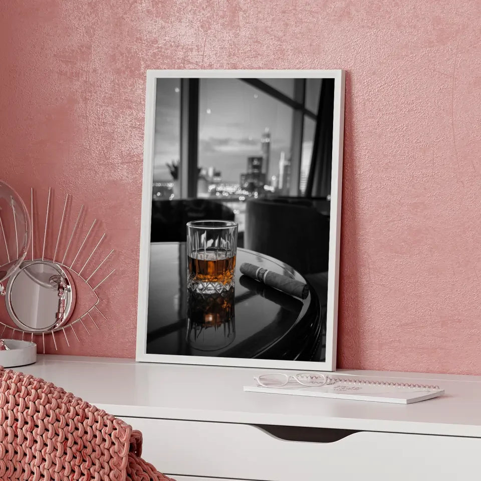 Elegantes Poster Whiskyglas mit Zigarre und Stadtlicht 5