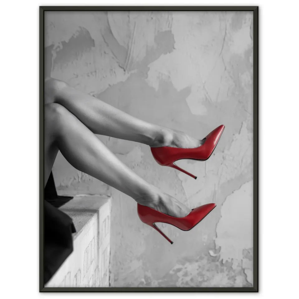 Poster mit Frau in roten Schuhen an Wand 1