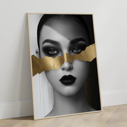 Monochromes Poster mit faszinierendem Gesicht in Schwarz-Gold-Tönen 3