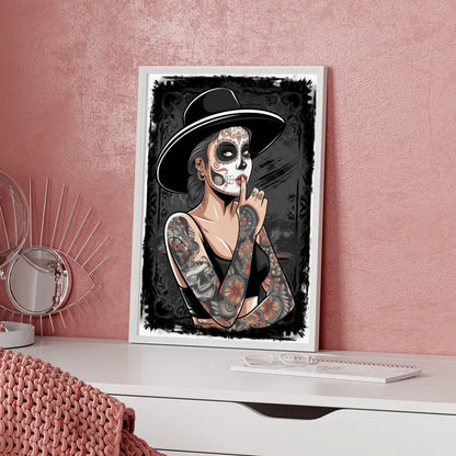 Chicano Stil Poster mit tätowierter Frau und Totenkopfdesign 5