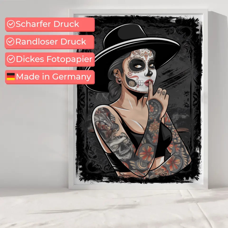 Chicano Stil Poster mit tätowierter Frau und Totenkopfdesign 6