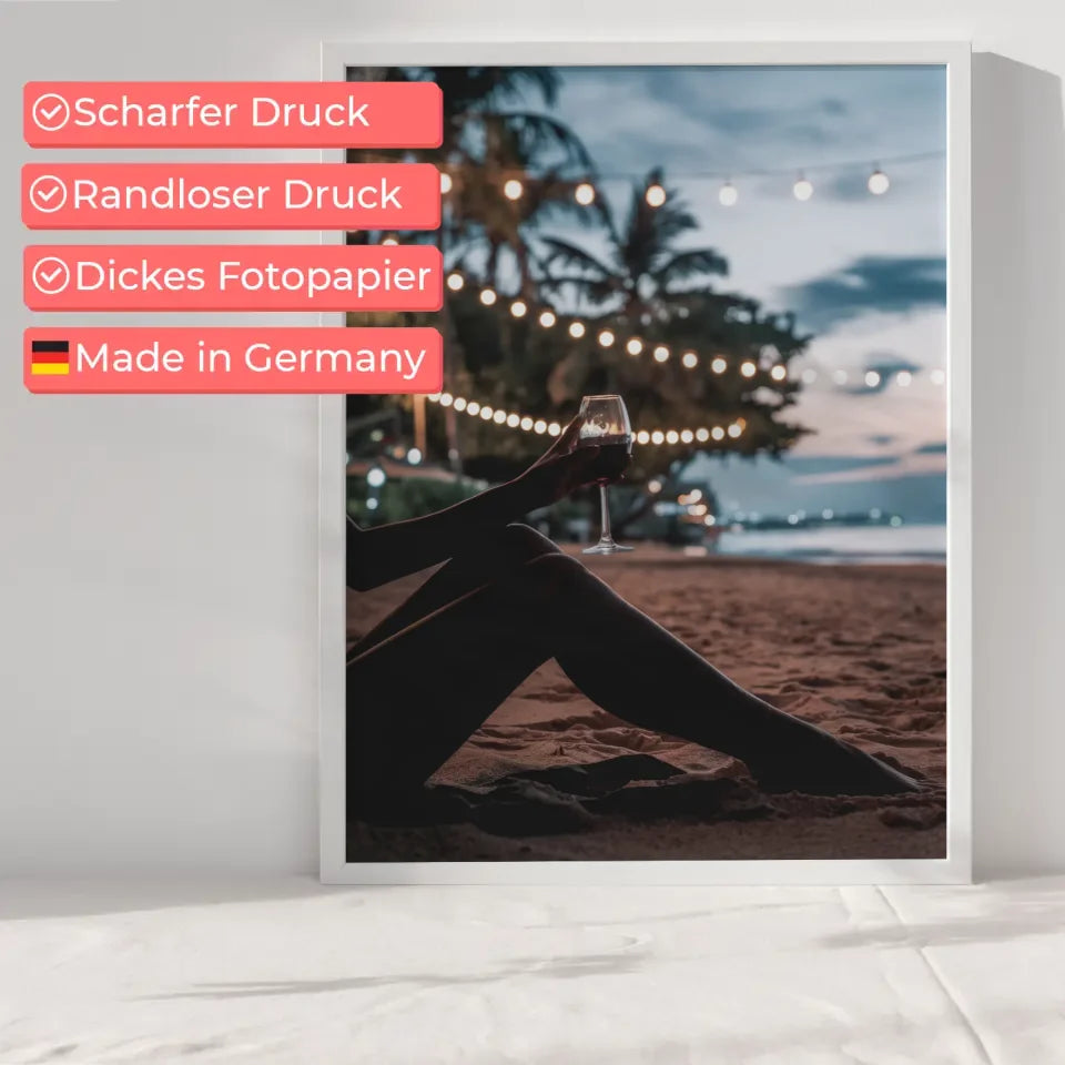 romantisches poster einer frau am strand mit abenddammerung und wein 6