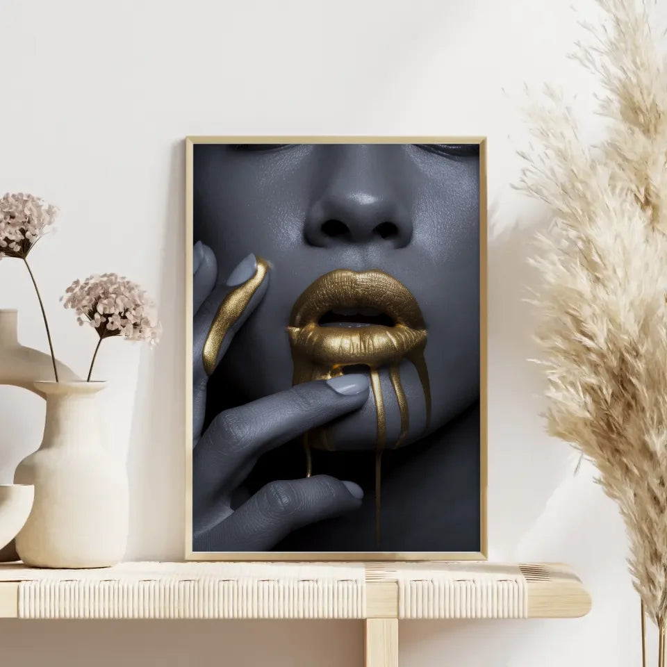 Poster mit goldenen Tropfen und grauem Gesicht 4